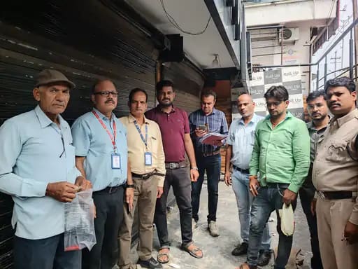 भोपाल के अशोका गार्डन में चार दुकानें सील,बेसमेंट में पार्किंग की जगह बना दी थी दुकानें; कोचिंग क्लास की भी जांच 42 भोपाल के अशोका गार्डन में चार दुकानें सील,बेसमेंट में पार्किंग की जगह बना दी थी दुकानें; कोचिंग क्लास की भी जांच December 8, 2025