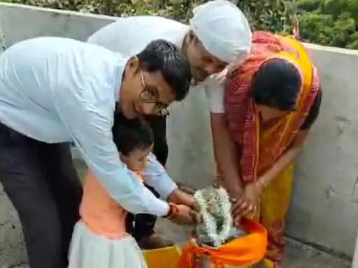 भोपाल के 6 घाटों पर गणेश विसर्जन शुरू,भक्त बप्पा को दे रहे विदाई; बड़ी मूर्तियों को विसर्जित करने के लिए घाटों पर क्रेन 42 भोपाल के 6 घाटों पर गणेश विसर्जन शुरू,भक्त बप्पा को दे रहे विदाई; बड़ी मूर्तियों को विसर्जित करने के लिए घाटों पर क्रेन November 14, 2025