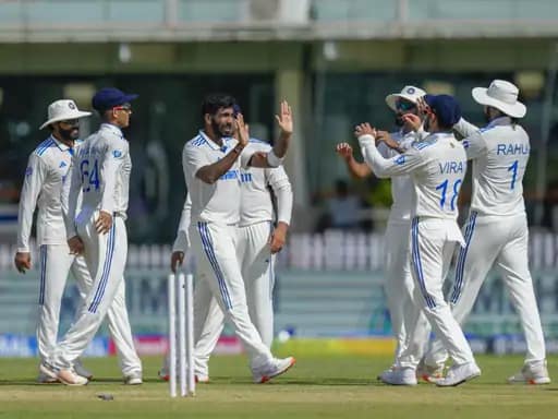 भारत ने फास्टेस्ट फिफ्टी और सेंचुरी का रिकॉर्ड बनाया,कानपुर टेस्ट में 3 ओवर में 51 और 10.1 ओवर में 103 रन पूरे किए 42 भारत ने फास्टेस्ट फिफ्टी और सेंचुरी का रिकॉर्ड बनाया,कानपुर टेस्ट में 3 ओवर में 51 और 10.1 ओवर में 103 रन पूरे किए December 2, 2025