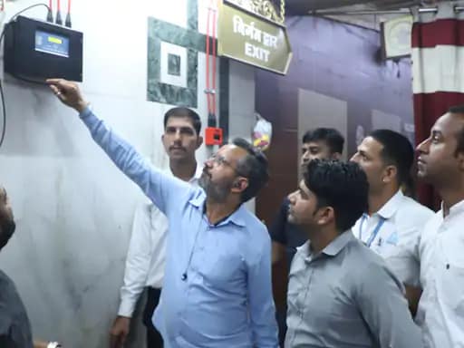 महाकाल में फायर सेफ्टी के लिए हाईटेक सिस्टम,टेम्प्रेचर बढ़ते ही बजने लगेगा अलार्म, होली पर लगी आग के बाद लिया गया था निर्णय 42 महाकाल में फायर सेफ्टी के लिए हाईटेक सिस्टम,टेम्प्रेचर बढ़ते ही बजने लगेगा अलार्म, होली पर लगी आग के बाद लिया गया था निर्णय December 2, 2025