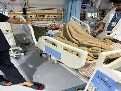 वॉलीबॉल मैच को लेकर बीटेक स्टूडेंट के गुटों में झगड़ा,चाय की थड़ी पर बुलाकर लात-घूसों से पीटा, एक स्टूडेंट के सिर-पैर में चोट 42 वॉलीबॉल मैच को लेकर बीटेक स्टूडेंट के गुटों में झगड़ा,चाय की थड़ी पर बुलाकर लात-घूसों से पीटा, एक स्टूडेंट के सिर-पैर में चोट December 2, 2025