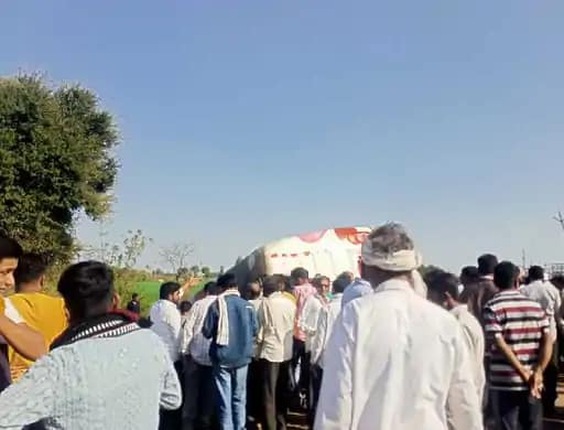 खंडवा में यात्री बस पलटी, एक की मौत, बाइक सवार दंपती को बचाने के चक्कर में हुआ हादसा.. 42 खंडवा में यात्री बस पलटी, एक की मौत, बाइक सवार दंपती को बचाने के चक्कर में हुआ हादसा.. March 7, 2026