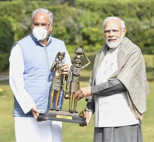 प्रधानमंत्री मोदी से मुख्यमंत्री भूपेश बघेल ने की मुलाकात,छत्तीसगढ़ के मुद्दों पर हुई चर्चा... 42 प्रधानमंत्री मोदी से मुख्यमंत्री भूपेश बघेल ने की मुलाकात,छत्तीसगढ़ के मुद्दों पर हुई चर्चा... December 26, 2025