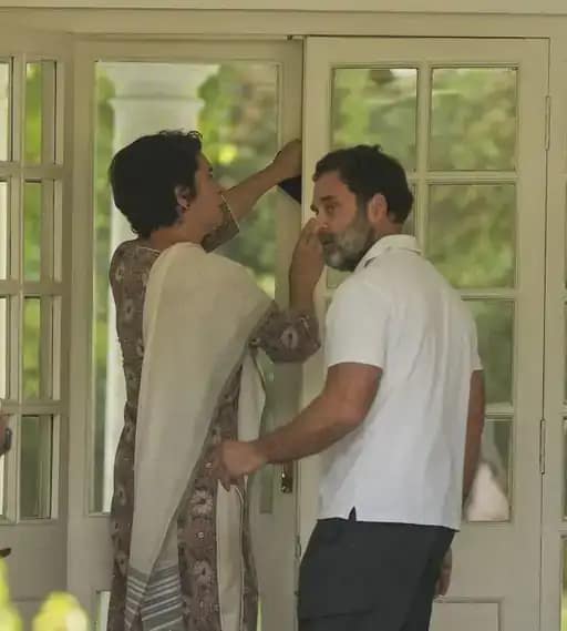 राहुल गांधी को पुराना सरकारी बंगला वापस मिला.. 42 राहुल गांधी को पुराना सरकारी बंगला वापस मिला.. February 16, 2026