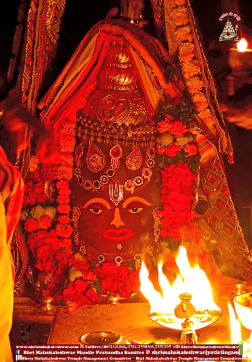 भगवान महाकाल को मोर पंख और आभूषण अर्पित कर श्री कृष्ण के स्वरूप में श्रृंगार.. 42 भगवान महाकाल को मोर पंख और आभूषण अर्पित कर श्री कृष्ण के स्वरूप में श्रृंगार.. March 7, 2026