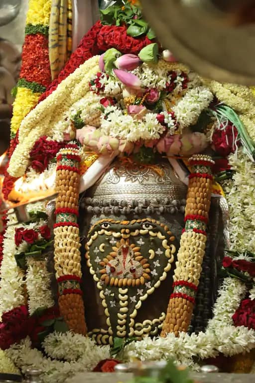 सावन के सातवें सोमवार और नागपंचमी का संयोग,नागचंद्रेश्वर के रूप में श्रृंगार, 40 मिनट में दर्शन का दावा.. 42 सावन के सातवें सोमवार और नागपंचमी का संयोग,नागचंद्रेश्वर के रूप में श्रृंगार, 40 मिनट में दर्शन का दावा.. February 15, 2026