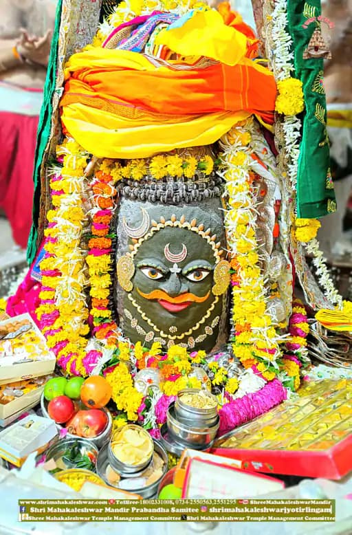 घटाटोप स्वरूप में दर्शन देने निकले भगवान महाकाल,छठीं सवारी में उमड़े लाखों श्रद्धालु.. 42 घटाटोप स्वरूप में दर्शन देने निकले भगवान महाकाल,छठीं सवारी में उमड़े लाखों श्रद्धालु.. November 23, 2025