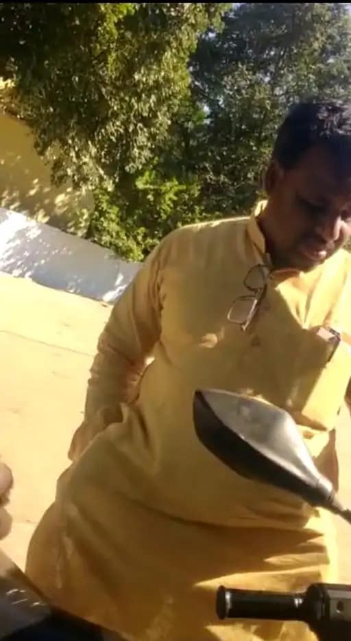 पुलिस से बचाने के नाम पर रुपए लेने का आरोप, बोले- मदद की, तो कर दिया बदनाम... 42 पुलिस से बचाने के नाम पर रुपए लेने का आरोप, बोले- मदद की, तो कर दिया बदनाम... March 7, 2026