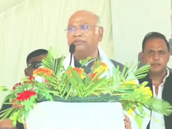 खड़गे बोले- मोदी झूठों के सरदार,400 पार वाले 240 पर सिमटे; अगर हमारी 20 सीटें और आतीं तो भाजपा के लोग जेल में होते 42 खड़गे बोले- मोदी झूठों के सरदार,400 पार वाले 240 पर सिमटे; अगर हमारी 20 सीटें और आतीं तो भाजपा के लोग जेल में होते March 6, 2026