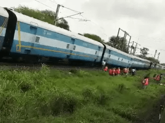 भोपाल के पास ट्रैक से उतरे ट्रेन के पहिए,मिसरोद-मंडीदीप रेलवे स्टेशन के बीच की घटना; ट्रैक पर चढ़ने में 8 से 10 घंटे लगेंगे 42 भोपाल के पास ट्रैक से उतरे ट्रेन के पहिए,मिसरोद-मंडीदीप रेलवे स्टेशन के बीच की घटना; ट्रैक पर चढ़ने में 8 से 10 घंटे लगेंगे March 5, 2026