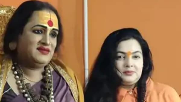 एक्ट्रेस ममता कुलकर्णी बनीं महामंडलेश्वर: किन्नर अखाड़े से मिली नई पहचान 42 एक्ट्रेस ममता कुलकर्णी बनीं महामंडलेश्वर: किन्नर अखाड़े से मिली नई पहचान December 2, 2025