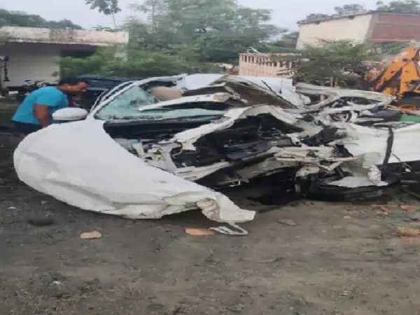 सड़क हादसे में व्यापारी की मौत, 2 दोस्त गंभीर 42 सड़क हादसे में व्यापारी की मौत, 2 दोस्त गंभीर December 2, 2025