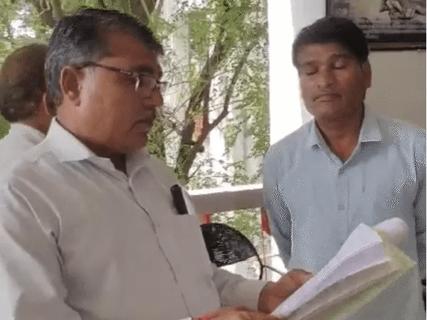 '₹6लाख के बदले 28 एकड़ जमीन नीलाम कर रहा बैंक',भोपाल में जनसुनवाई में पहुंचा मामला; पीड़ित बोला-मेरे साथ षड्यंत्र, जांच हो 42 '₹6लाख के बदले 28 एकड़ जमीन नीलाम कर रहा बैंक',भोपाल में जनसुनवाई में पहुंचा मामला; पीड़ित बोला-मेरे साथ षड्यंत्र, जांच हो December 2, 2025