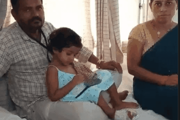 चार वर्षीय बेटी का हाथ उखड़ने पर मां-बाप का दर्द,बाइक पर आगे बैठी थी.. 42 चार वर्षीय बेटी का हाथ उखड़ने पर मां-बाप का दर्द,बाइक पर आगे बैठी थी.. February 16, 2026