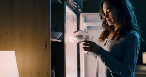 रोज रात को दूध पीने के फायदे – बेहतर नींद, हड्डियों की मजबूती और तनाव में राहत 42 रोज रात को दूध पीने के फायदे – बेहतर नींद, हड्डियों की मजबूती और तनाव में राहत December 2, 2025