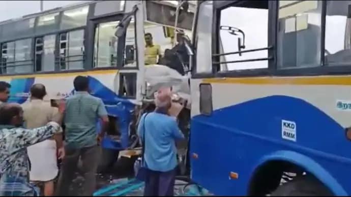 तमिलनाडु के रामेश्वरम में पंबन ब्रिज के ऊपर टकराईं दो सरकारी बसें.. 42 तमिलनाडु के रामेश्वरम में पंबन ब्रिज के ऊपर टकराईं दो सरकारी बसें.. December 2, 2025