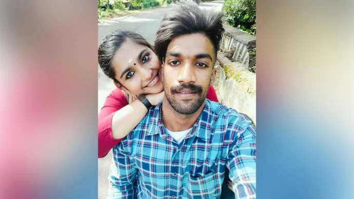 तिरुवनंतपुरम में ब्रेक-अप से इनकार करने पर कॉलेज के छात्र को प्रेमिका ने दिया जहर 42 तिरुवनंतपुरम में ब्रेक-अप से इनकार करने पर कॉलेज के छात्र को प्रेमिका ने दिया जहर December 2, 2025