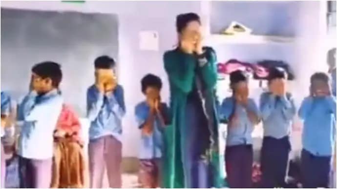 बिहार की महिला अपने छात्रों को सुपर मजेदार तरीके से पढ़ाती है और आपको इसे देखने की जरूरत है... 42 बिहार की महिला अपने छात्रों को सुपर मजेदार तरीके से पढ़ाती है और आपको इसे देखने की जरूरत है... December 2, 2025