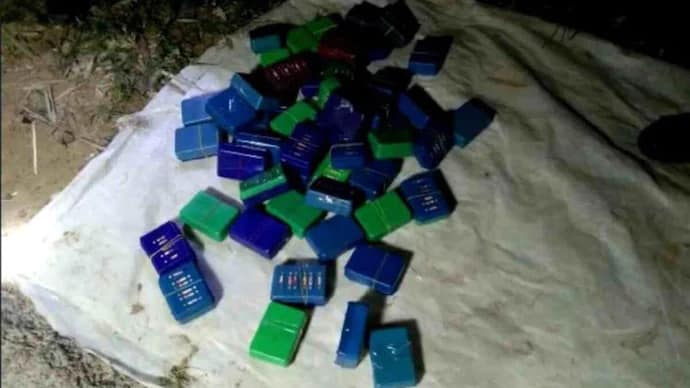 असम में साबुन से भरी 676 ग्राम हेरोइन जब्त.. 42 असम में साबुन से भरी 676 ग्राम हेरोइन जब्त.. December 2, 2025