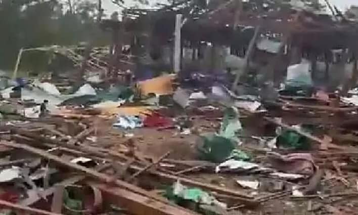 म्यामांर में एयरस्ट्राइक, भागकर 24 घंटे में भारतीय सीमा में घुसे 2000 नागरिक 42 म्यामांर में एयरस्ट्राइक, भागकर 24 घंटे में भारतीय सीमा में घुसे 2000 नागरिक November 14, 2025