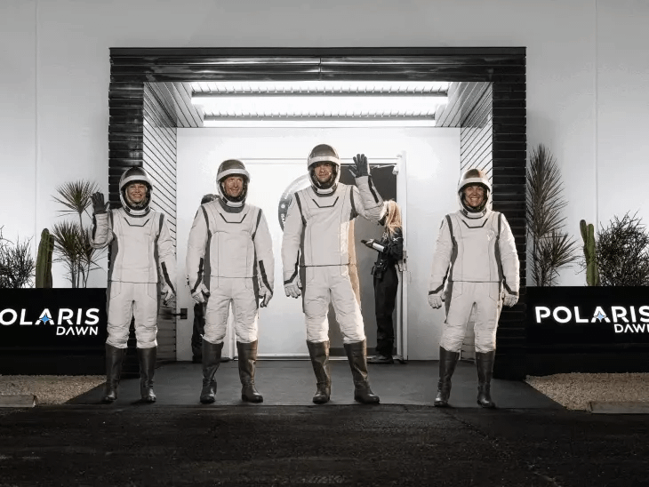 4 एस्ट्रोनॉट पृथ्वी से 700 km ऊपर स्पेस वॉक करेंगे,यह दुनिया की पहली प्राइवेट स्पेसवॉक, शाम 4:08 बजे लॉन्च होगा 5 दिनों का मिशन 42 4 एस्ट्रोनॉट पृथ्वी से 700 km ऊपर स्पेस वॉक करेंगे,यह दुनिया की पहली प्राइवेट स्पेसवॉक, शाम 4:08 बजे लॉन्च होगा 5 दिनों का मिशन November 23, 2025