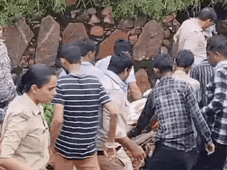 MP-UP, राजस्थान में स्कूलों की छुट्टी; दतिया में किले की दीवार गिरी, 3 की मौत 42 MP-UP, राजस्थान में स्कूलों की छुट्टी; दतिया में किले की दीवार गिरी, 3 की मौत December 2, 2025