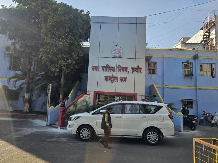 निगमायुक्त बोले - सफाई को चैलेंज की तरह लिया: 38 मिनट में राजवाड़ा को कर दिया साफ, शहरवासियों का मिलता है सहयोग 42 निगमायुक्त बोले - सफाई को चैलेंज की तरह लिया: 38 मिनट में राजवाड़ा को कर दिया साफ, शहरवासियों का मिलता है सहयोग December 23, 2025