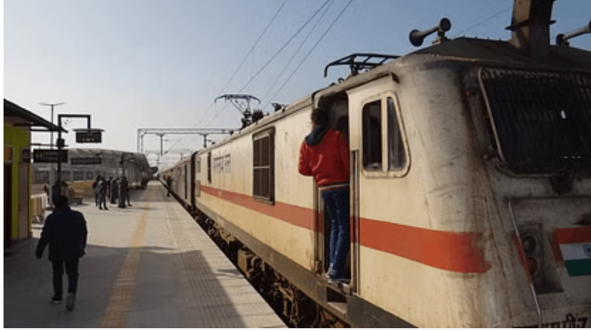 तीन नए रेल कॉरिडोर, 40 हजार पुराने डिब्बों को वंदे भारत की तरह बदला जाएगा; पढ़ें सरकार के एलान 42 तीन नए रेल कॉरिडोर, 40 हजार पुराने डिब्बों को वंदे भारत की तरह बदला जाएगा; पढ़ें सरकार के एलान February 1, 2026