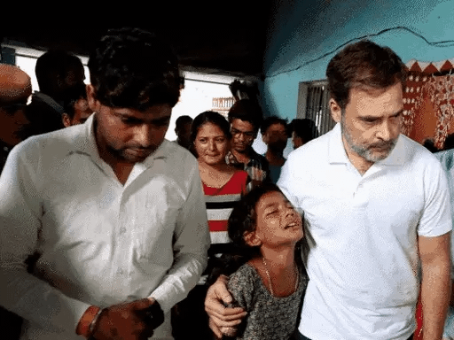 राहुल से लिपटकर रोए हाथरस हादसे के पीड़ित,कहा- टेंशन न लो, हम हैं; अब आप हमारा परिवार, मुद्दे को संसद में उठाएंगे May 9, 2025
