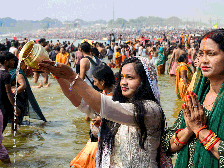 संगम पहुंचने के लिए 10KM पैदल चलना पड़ रहा: प्रयागराज में वाहनों की एंट्री बंद, 8 ट्रेनें रद्द, स्कूल ऑनलाइन February 22, 2025